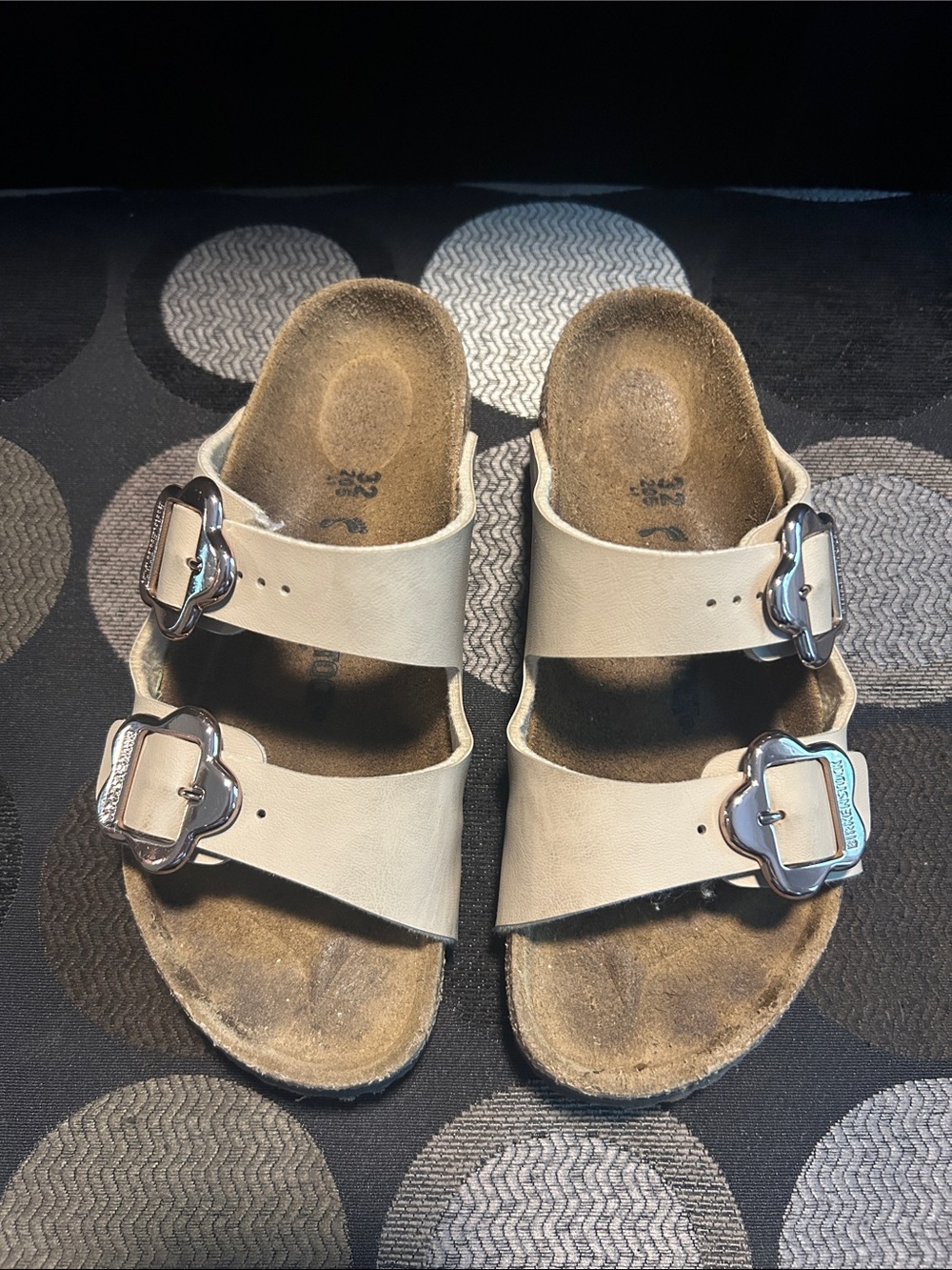 Birkenstock Kids Cream Two-Strap Buckle Sandals